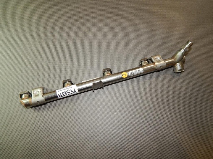 VW GOLF VII Kraftstoffverteiler Einspritzleiste 04E133317D