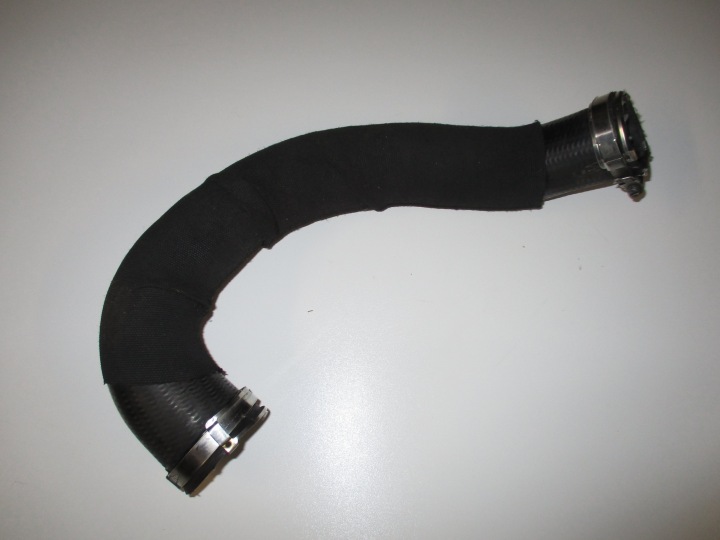 hose pipe of the intercooler AUDI A4 B8 2.0 8K0145738AJ