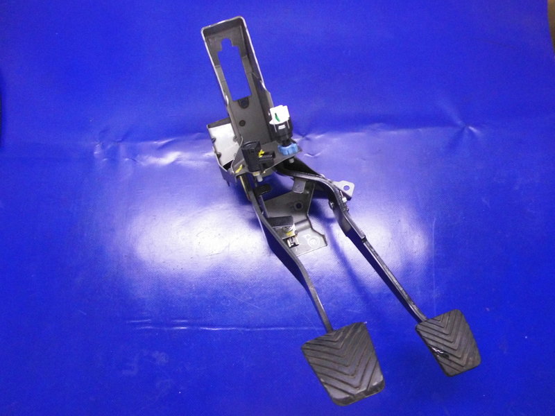 фото №1, Педаль тормоза сцепления mitsubishi space star ii