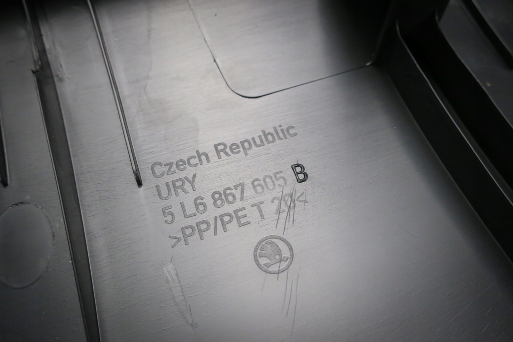фото №8, Оббивка tylej кришки skoda yeti 5l6867605b