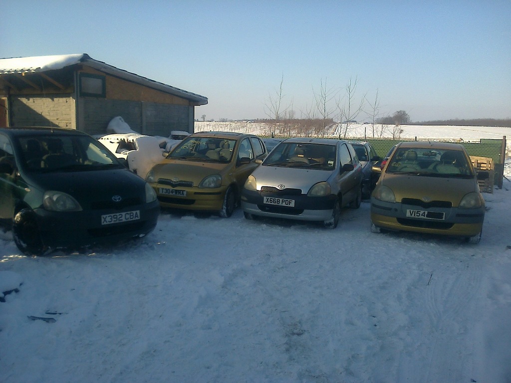 фото №12, Toyota yaris i жабо пластиковый