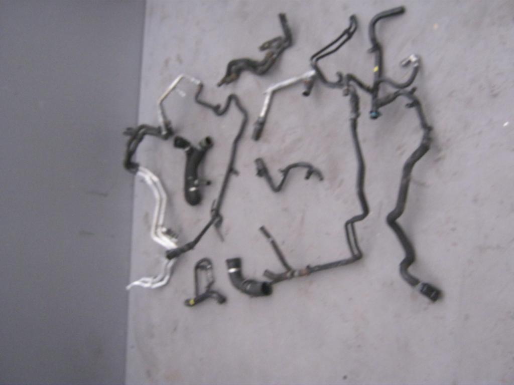 фото №1, Audi q7 4l v12 6.0 tdi wąż трубка wody 4l0121065a