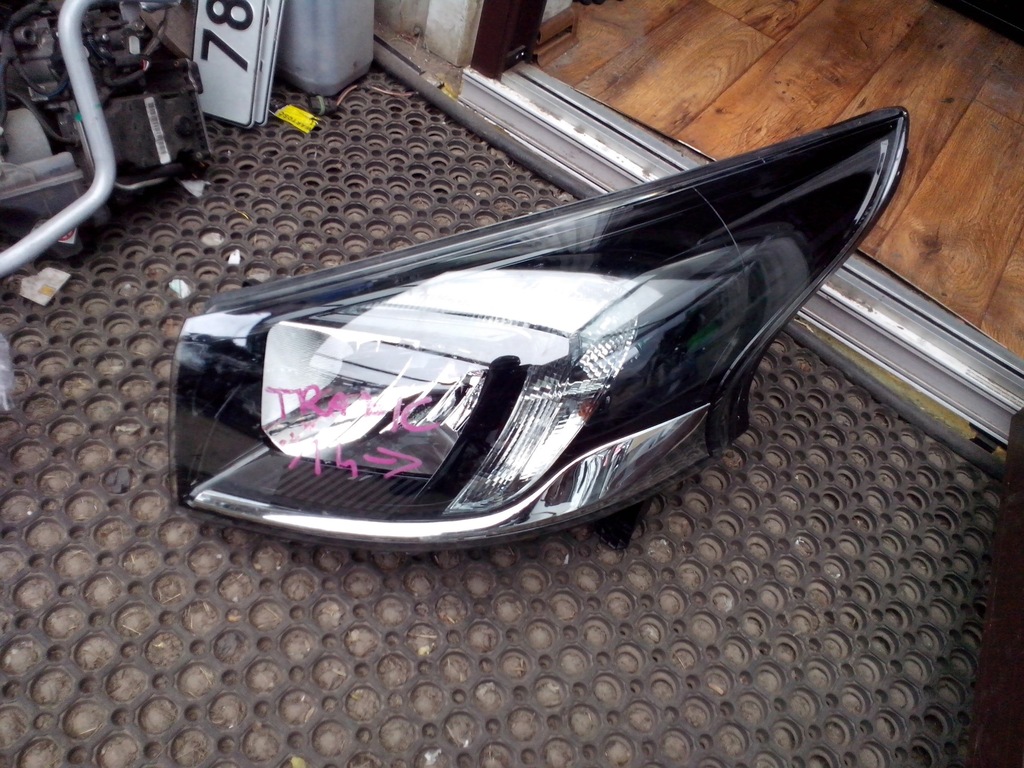 фото №1, Лампа левая передняя opel vivaro 14- led