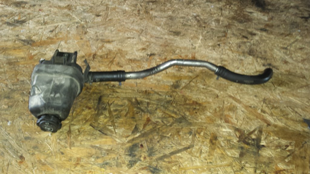 фото №1, Бачок жидкость усилителя insignia