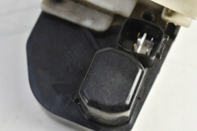 фото №4, Замок дверь левый задняя chrysler pacifica 05r