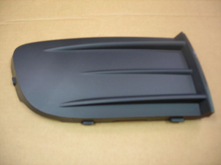 Купити Заглушка решітка бампера права skoda octavia ii st