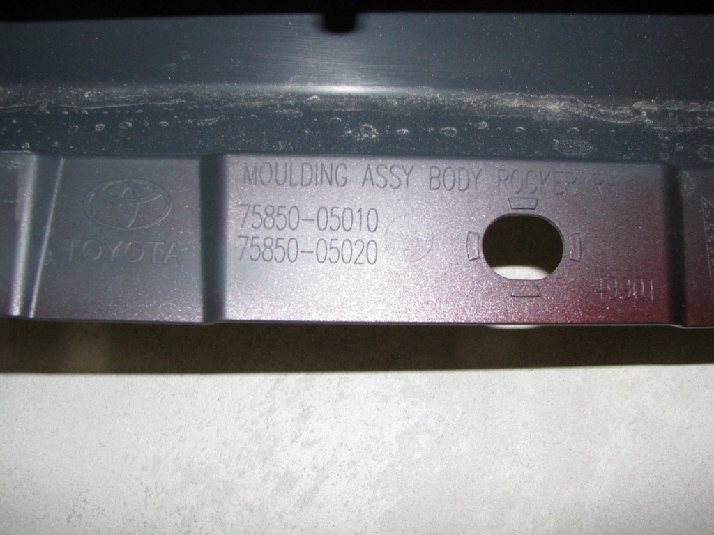 Накладка поріг правий toyota avensis t27 09- Оригінал