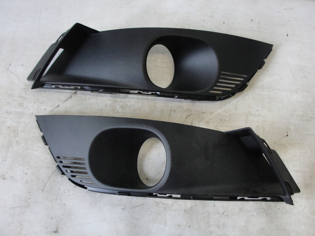 фото №1, Решітка протитуманна фара права megane iv 261a28562r