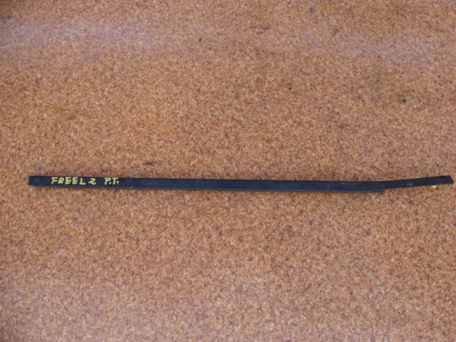 фото №1, Land rover freelander 2 09 молдинг ущільнювач задня