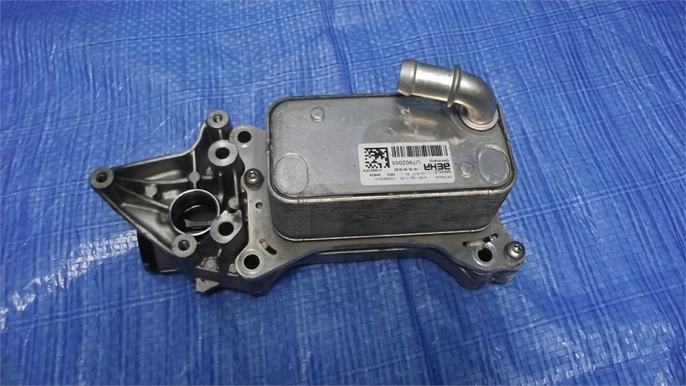 фото №1, Mercedes w205 2.2cdi радиатор масла a6511801165