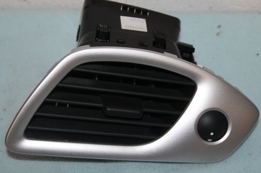 фото №1, Впуск воздуха диффузор решётка renault scenic обдув консоли панели