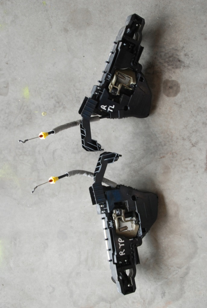 Ліва права задній ручка двері хром w251 r c775 Оригінал