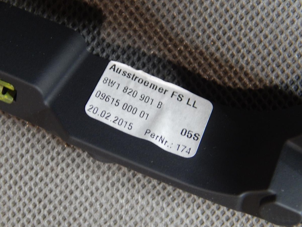 фото №3, Audi a4 b9 решітка повітропровід 8w1820901b