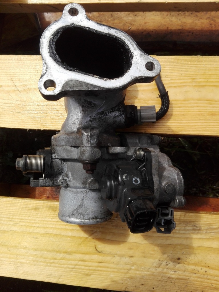 фото №1, Toyota avensis t25 2.0 d4d клапан egr
