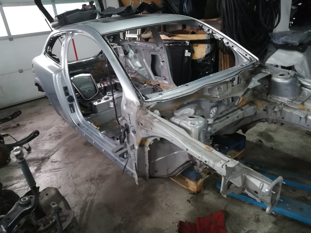 фото №1, Volvo c30 лонжерон порог четверть блок двигателя lh rh