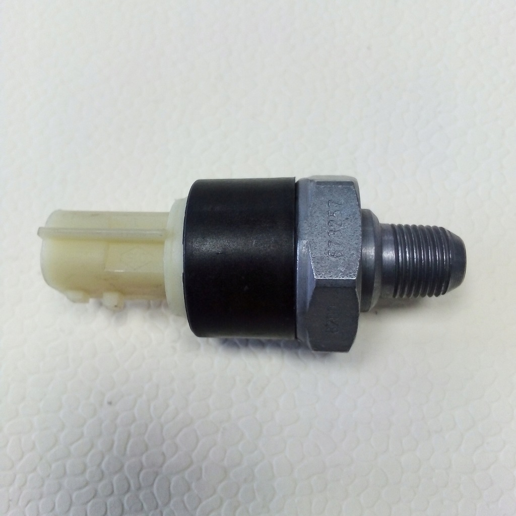 Купить Датчик давления масла 8200673257 renault